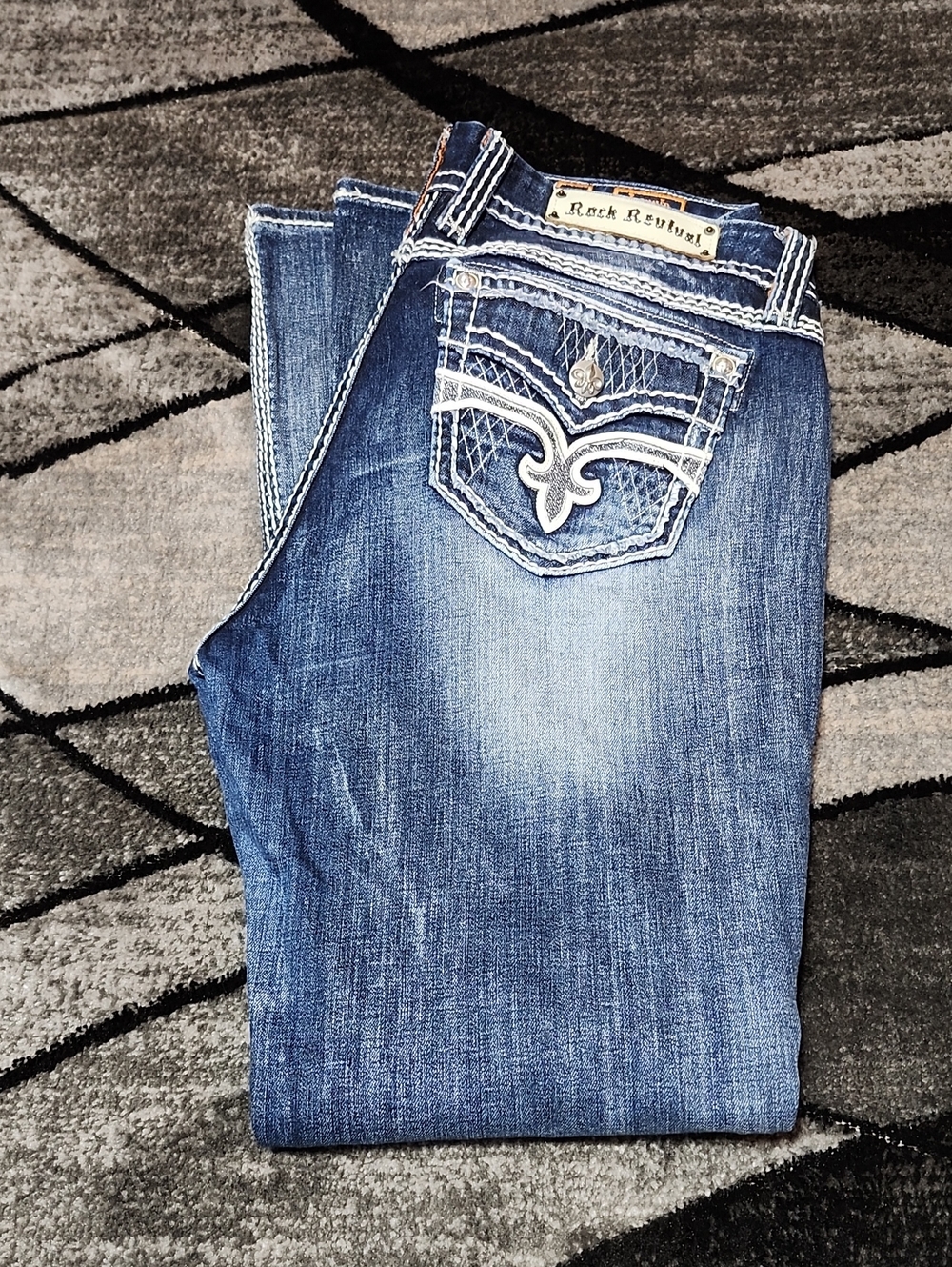 ROCK REVIVAL LONNIE EMBROIDERED EASY FIT BOOT-CUT DENIM JEAN